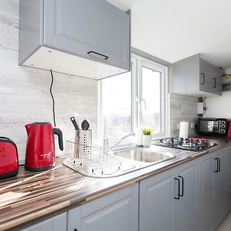 プラハ Small House With Parkingヴィラ エクステリア 写真