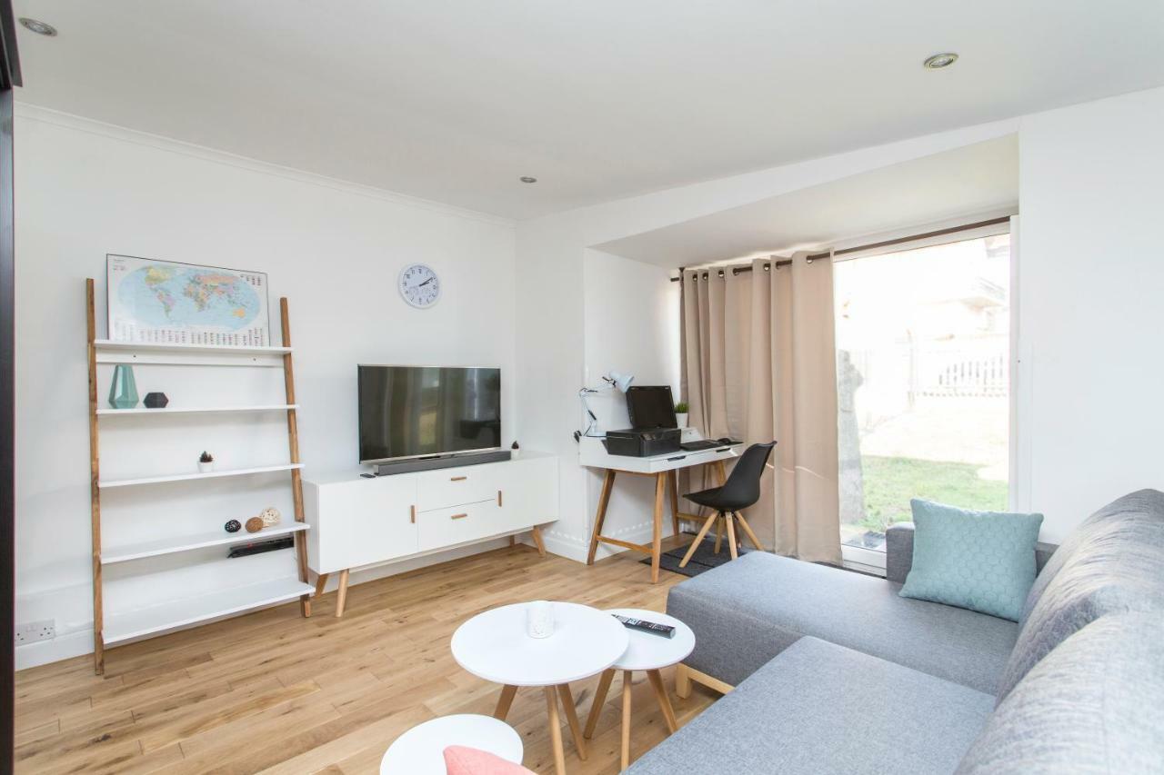プラハ Small House With Parkingヴィラ エクステリア 写真
