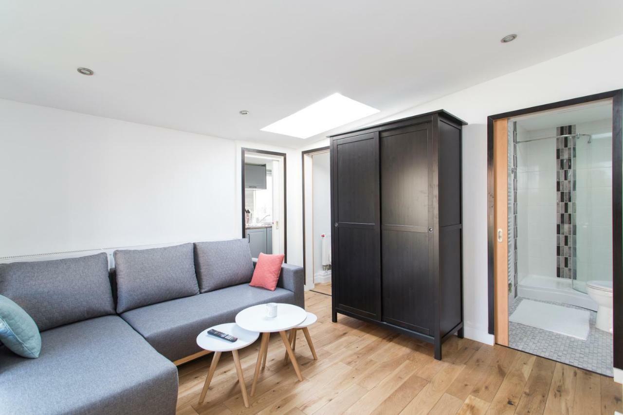 プラハ Small House With Parkingヴィラ エクステリア 写真