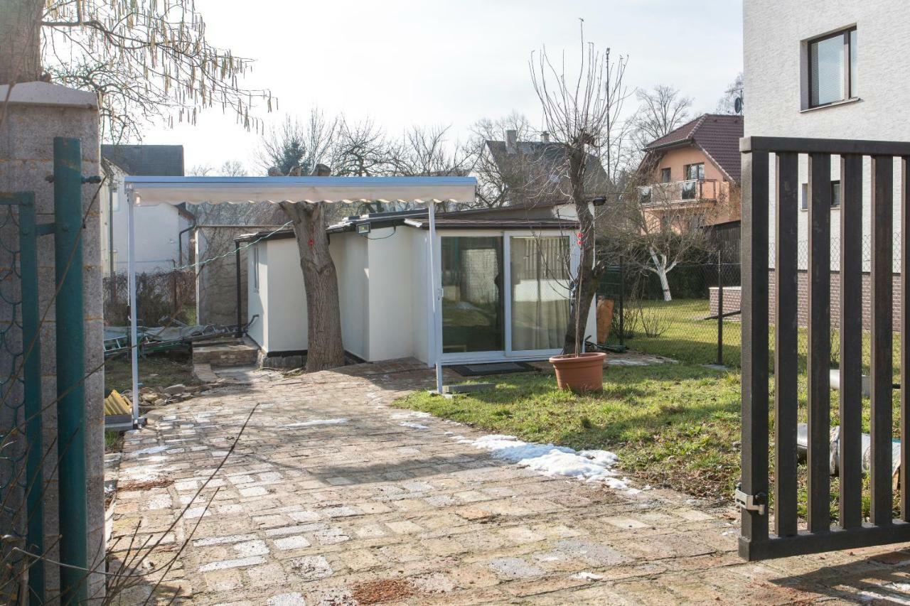 プラハ Small House With Parkingヴィラ エクステリア 写真